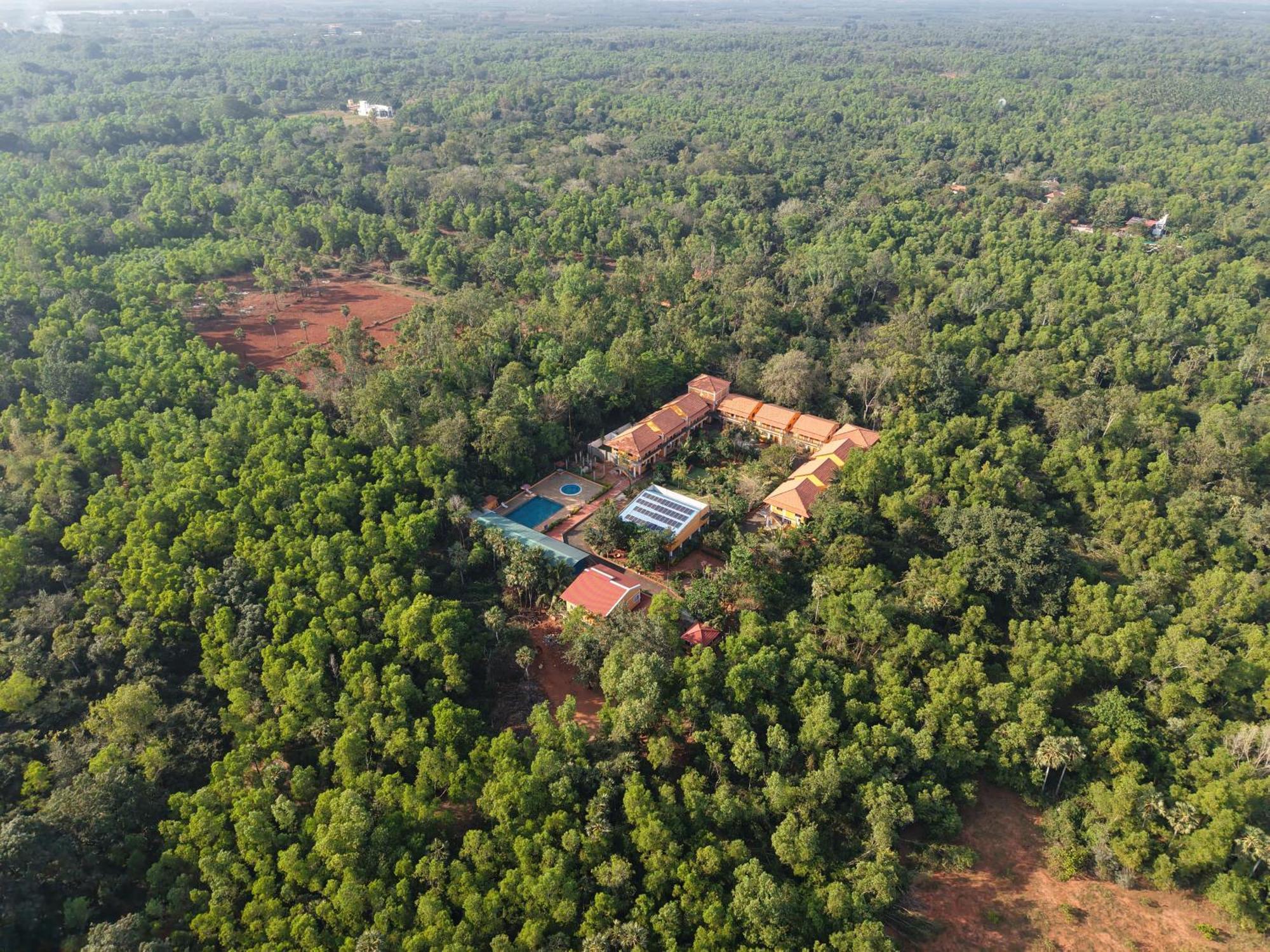 Hotel Auro Wellness Castle Puducherry Exterior foto