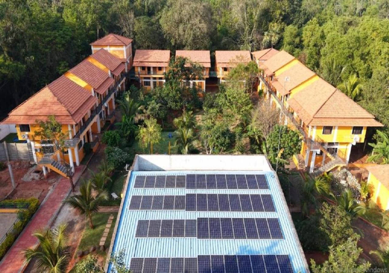 Hotel Auro Wellness Castle Puducherry Exterior foto